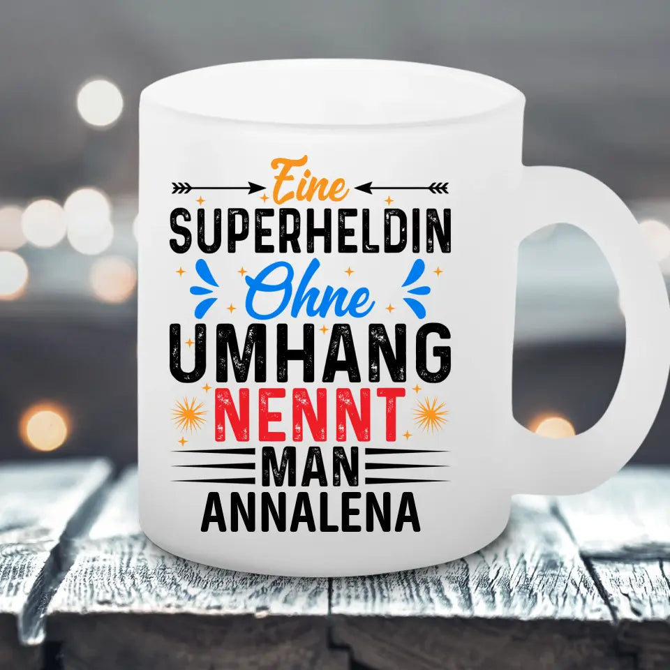Superheldin ohne Umhang - Satinierte Tasse