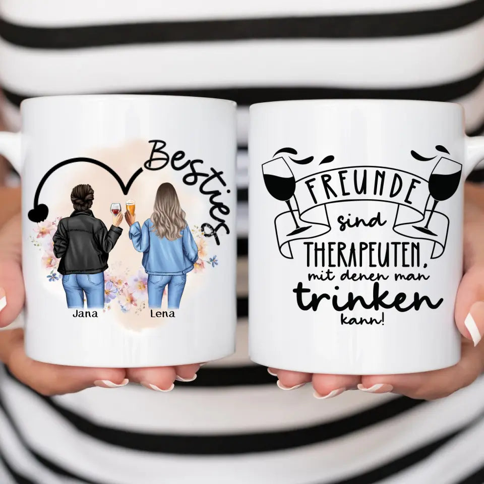 Freundinnen mit Getränk - Tasse