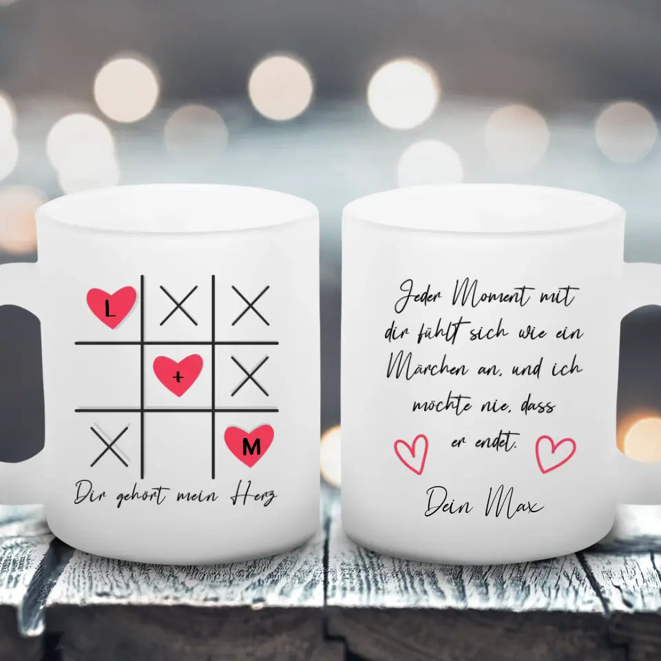 Liebe Tic Tac Toe - Satinierte Tasse